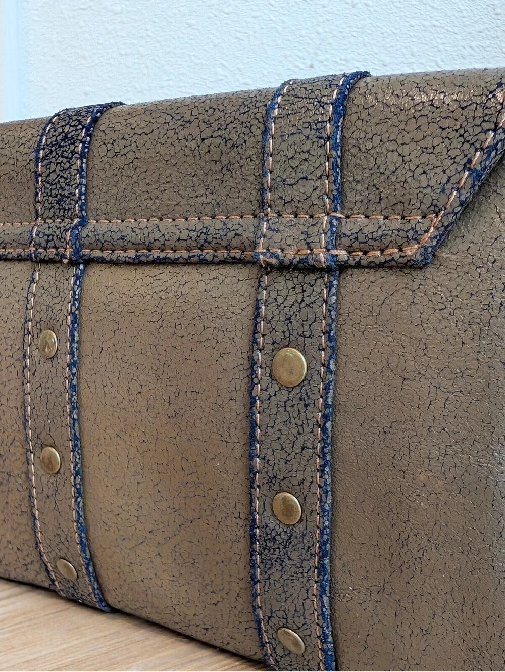 Jasmine vintage clutch